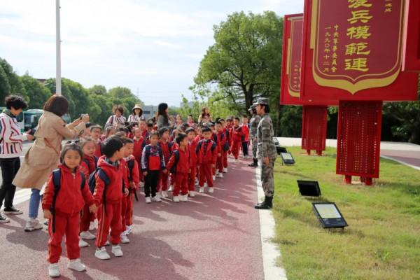 關注|啥情況?軍營裡突然來了一群萌娃 關注|啥情況?軍營裡突然來了一群萌娃