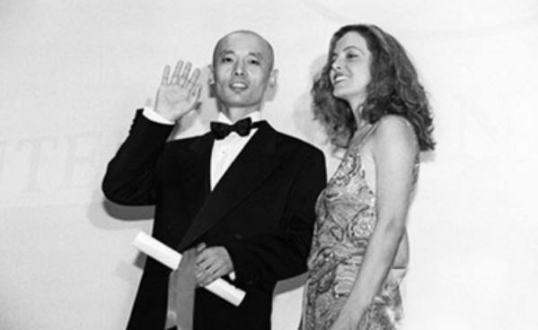 2016年葛存壯因病去世,葬禮上葛優泣不成聲,蔡明為何卻被罵慘了 2016年葛存壯因病去世,葬禮上葛優泣不成聲,蔡明為何卻被罵慘了