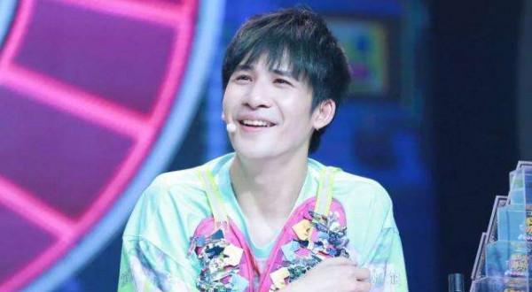 人間清醒大張偉：堅持和隊友對半分賬，拒絕黃小蕾，只寵胖媳婦兒