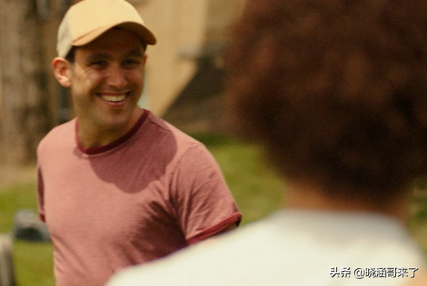 三胞胎實驗，出生就被分開放入不同的家庭，後來的人生有何不同？