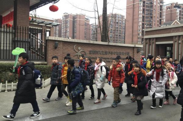 家委會強行收100元班費，家長提質疑反被懟，網友直言太猖狂