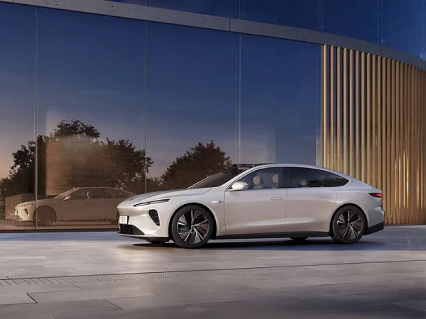 全國首例特斯拉退一賠三；蔚來ET7準備量產；小鵬新SUV諜照曝光；