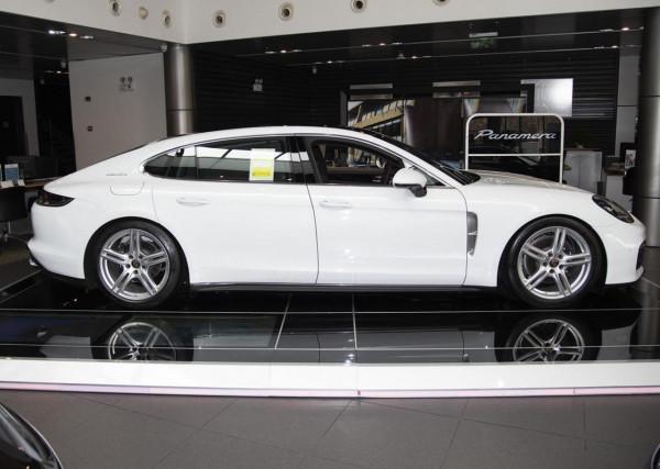 又一行政級車，車長5.2米，入門就有330馬力，還有1483L儲物空間