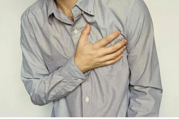 當血管內有血栓堵塞時，身體可能會有這3個部位發麻，別大意