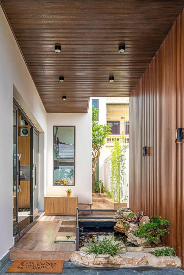 發現一棟302㎡別墅，那叫一個享受，入戶就有造景庭院，是真氣派