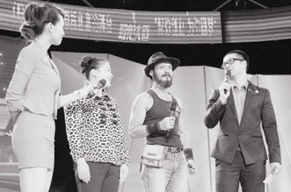 為供兩個女兒上學,每天背5卡車貨物的“板車哥”,後來過得怎樣 為供兩個女兒上學,每天背5卡車貨物的“板車哥”,後來過得怎樣