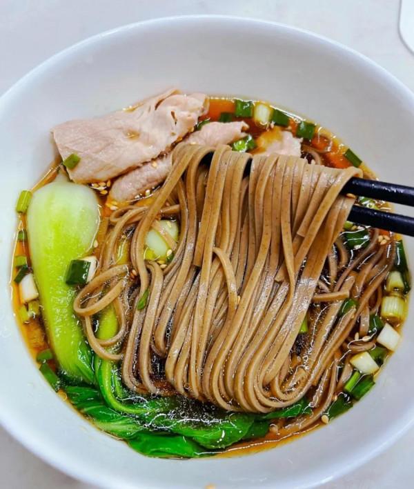 低卡低脂酸湯牛肉蕎麥麵!超開胃,好吃到尖叫 低卡低脂酸湯牛肉蕎麥麵!超開胃,好吃到尖叫