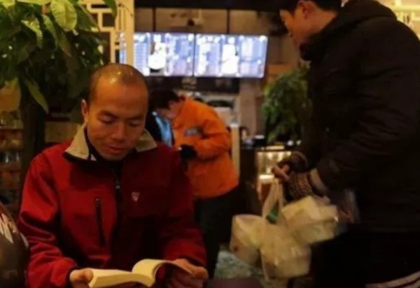 4年前，擊敗北大碩士，獲得詩詞大會冠軍的外賣小哥，如今在幹啥