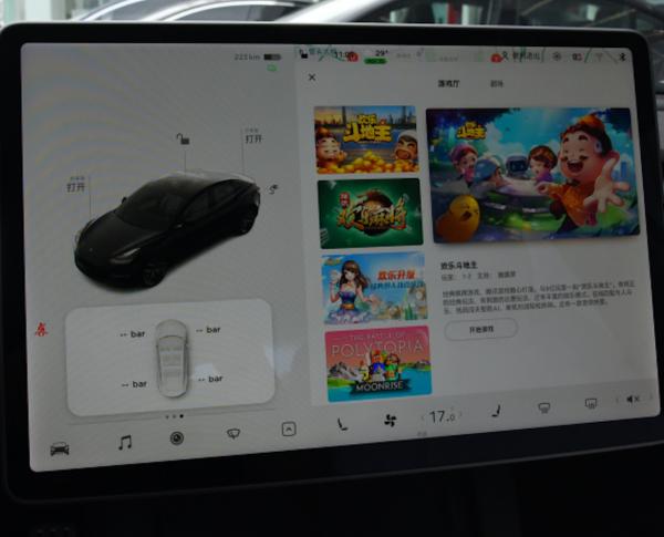 一塊大屏承包所有？實測特斯拉Model 3車機