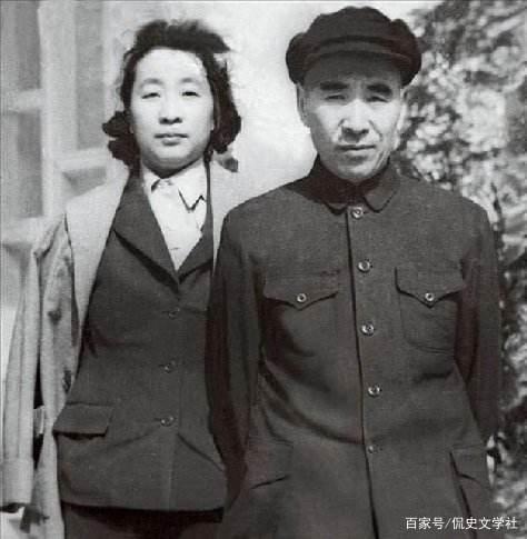 1955年，四位元帥夫人被授軍銜，誰的軍銜最高？其他夫人呢？