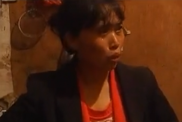 2010年，四川11歲女孩患怪病，全身潰爛癱瘓在床，父親做法惹眾怒