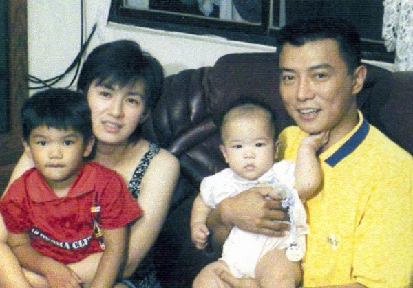 劉雪華前男友復出拍戲!梳大背頭氣場足,66歲經營狗場收入上千萬 劉雪華前男友復出拍戲!梳大背頭氣場足,66歲經營狗場收入上千萬