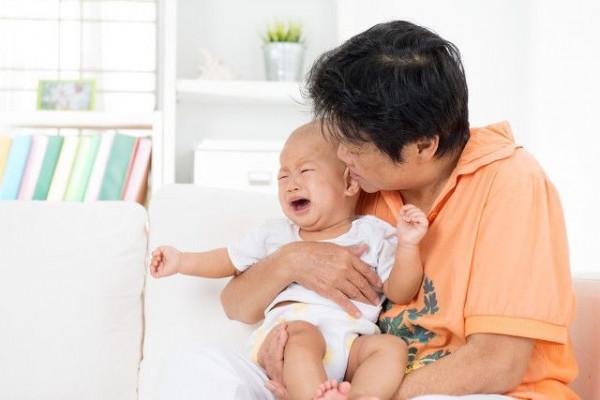 兩歲半的孩子還認生?與嬰兒認生期有關,怎樣幫孩子度過認生期 兩歲半的孩子還認生?與嬰兒認生期有關,怎樣幫孩子度過認生期