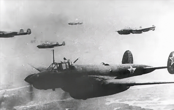 二戰最硬核的“圖-2”轟炸機，僅機腹就安裝了88挺波波沙衝鋒槍