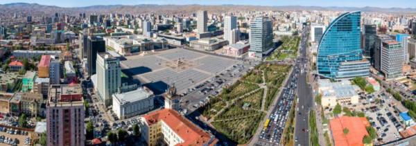 看烏蘭巴托請蒙古姑娘吃飯，結果她們吃中餐、喝紅酒，吃完逛超市