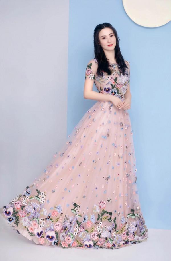 萬物皆能比，不老女神秦嵐VS清純玉女張柏芝，誰的顏值更高？