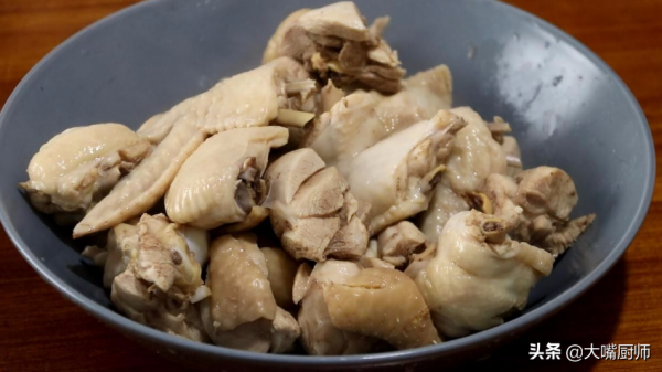 做燒雞塊，別再焯水了，廚師教你2招，雞肉鮮嫩入味，好吃還營養