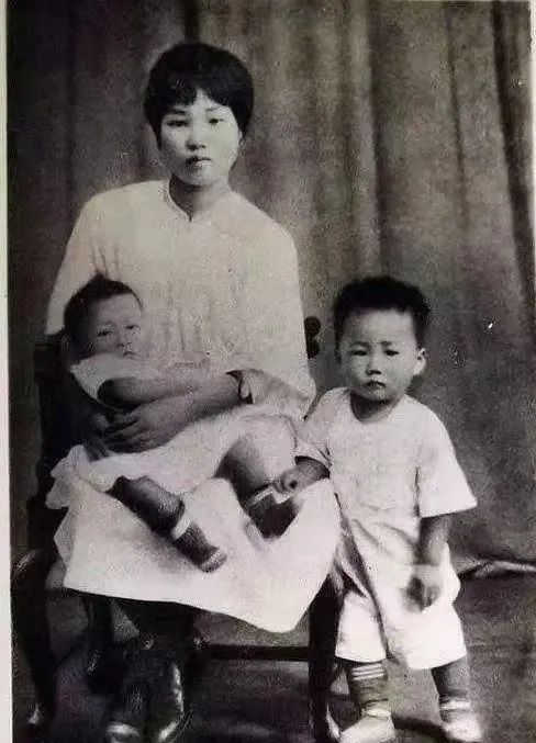 毛岸青逝世後,安葬於楊開慧身邊,邵華回憶:岸青晚年很想念媽媽 毛岸青逝世後,安葬於楊開慧身邊,邵華回憶:岸青晚年很想念媽媽