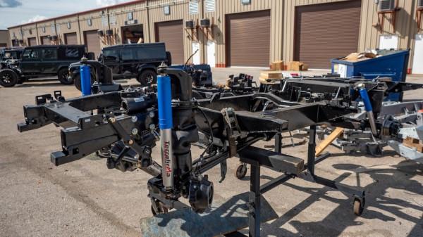 特斯拉超充站也能充路虎？ECD推出純電衛士，售價不低於20萬美元