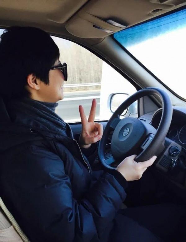 聽說每個學車的人,都有過這種“卑微”時刻 聽說每個學車的人,都有過這種“卑微”時刻