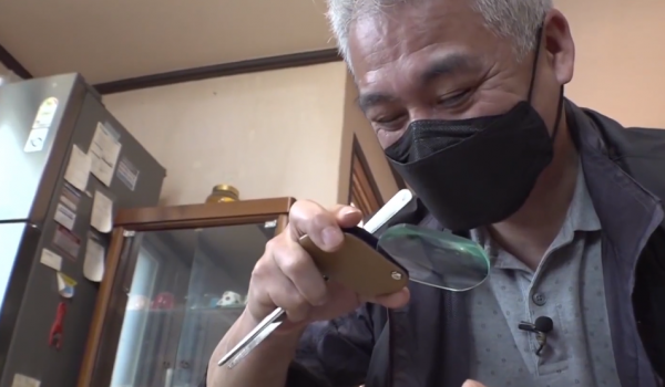 年近半百的老人，腦袋裡住有活蜘蛛並打嗝，醫院得知真相無從下手