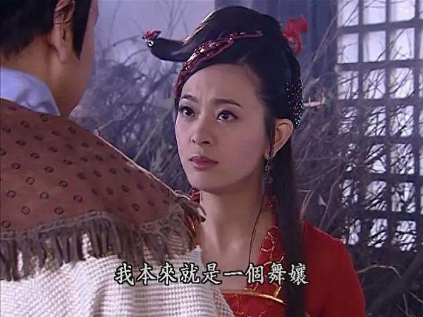 流行什麼寡淡風！這部劇的演員，都是把彩虹穿在身上的