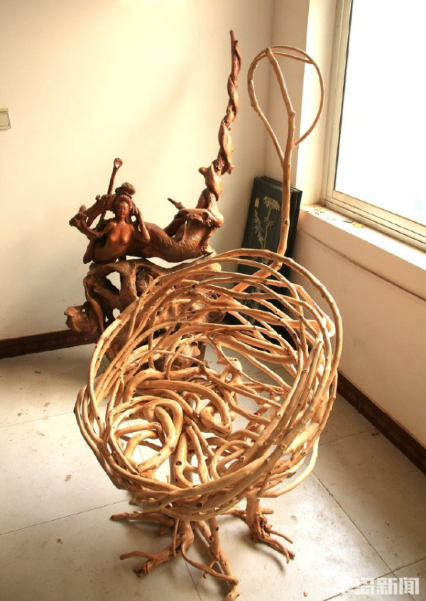 百味人生|桃園結“椅”!15年,他在地裡種出700把椅子!萊西果農這項絕活還拿下了國家專利 百味人生|桃園結“椅”!15年,他在地裡種出700把椅子!萊西果農這項絕活還拿下了國家專利