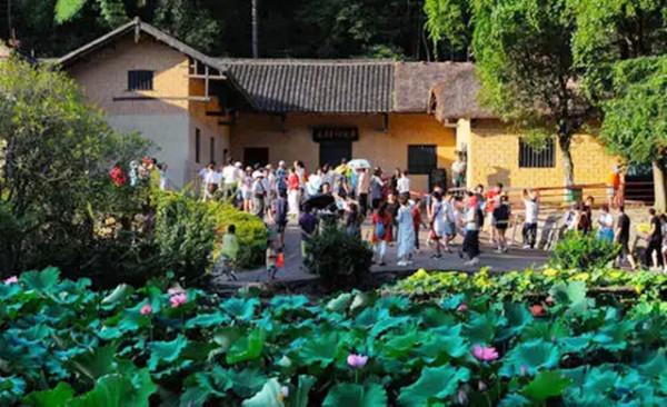 為什麼是毛澤東同志紀念館,而不是毛主席紀念館? 為什麼是毛澤東同志紀念館,而不是毛主席紀念館?