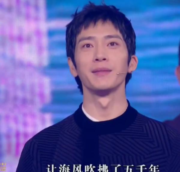 大灣區晚會群星爭奇鬥豔:王菲穿白裙如仙女,趙麗穎素色裙顯身材 大灣區晚會群星爭奇鬥豔:王菲穿白裙如仙女,趙麗穎素色裙顯身材