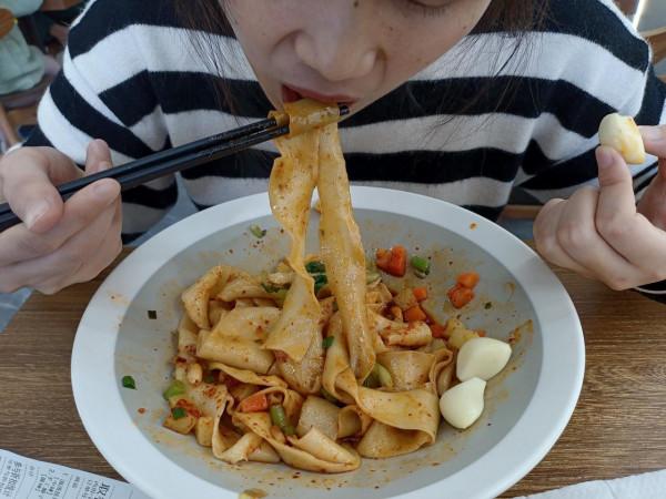 你吃麵食的時候會生吃大蒜嗎？