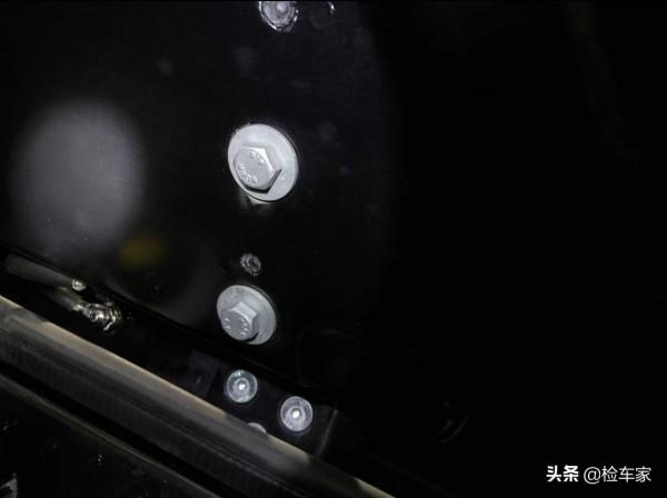 身高不夠氣場來湊，小姐姐花140萬買輛賓士大G，賣家：我大意了