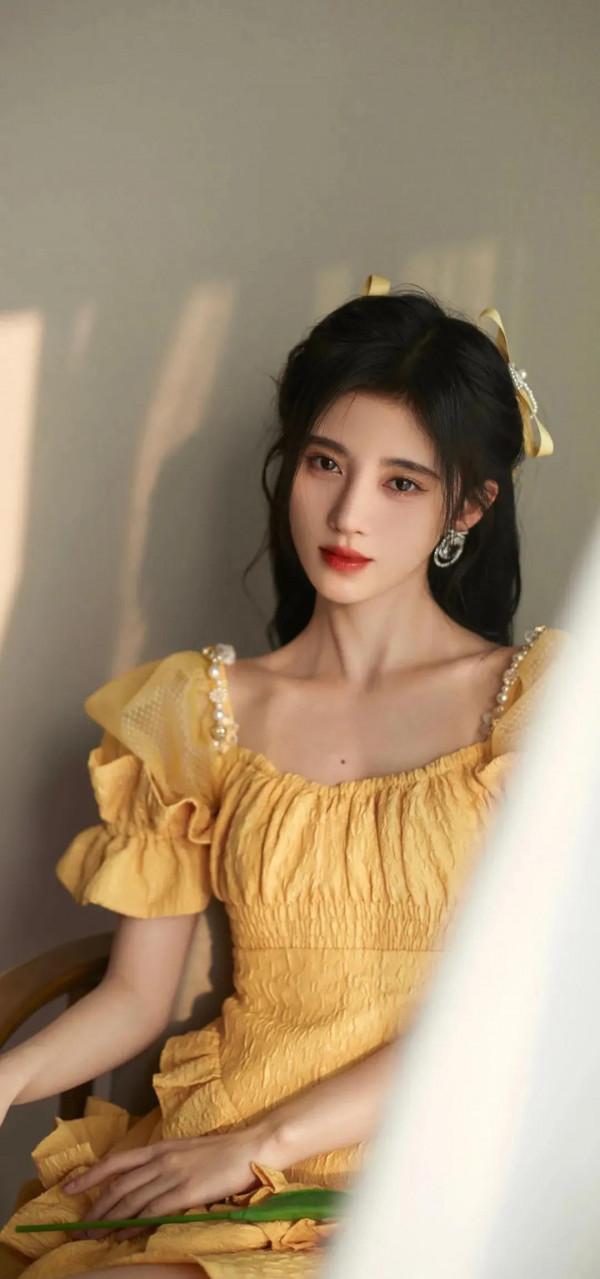 鞠婧禕 小黃裙 桌布 鞠婧禕 小黃裙 桌布