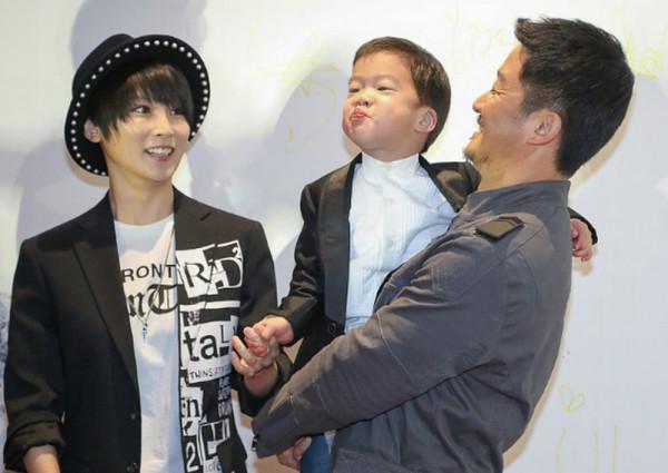 吳京200億登頂國內票房，曾嫌他賺不到500萬的初戀，如今過得咋樣