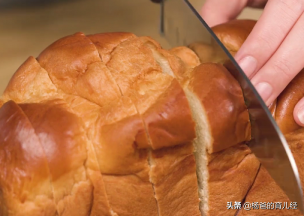 簡單好吃的香煎沙拉吐司，外焦裡嫩，甜香營養，家中孩子特愛吃
