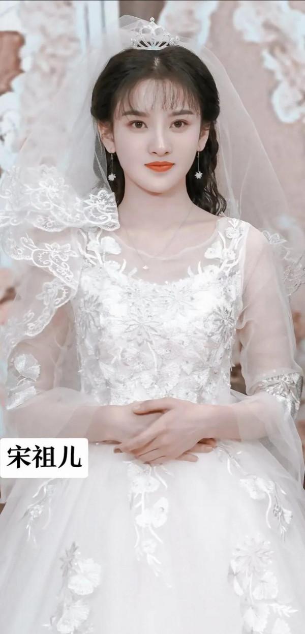 穿婚紗的女明星