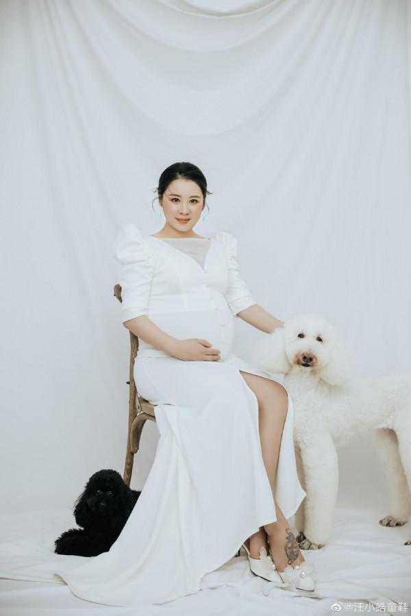 恭喜！中國跳水奧運冠軍女神升級當媽，老公威猛，2人夫妻相十足