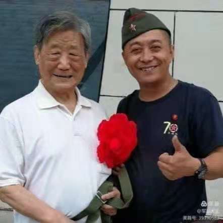 新四軍老戰士焦潤坤大力支援軍品大王李長東