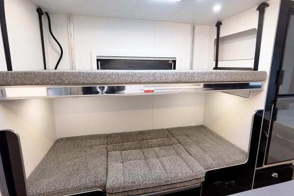 五星級拖掛房車！雙軸獨立懸掛＋乾溼分離衛生間，科斯大黑牛拖掛