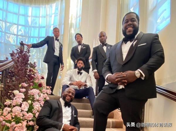 至死不渝?婚禮上,濃眉哥詹姆斯興奮擁抱,婚禮豪華眾星出席 至死不渝?婚禮上,濃眉哥詹姆斯興奮擁抱,婚禮豪華眾星出席