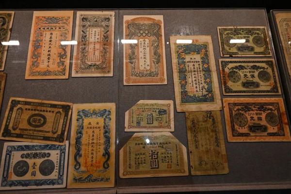 錢錢錢錢錢!北京這兒全是錢 錢錢錢錢錢!北京這兒全是錢