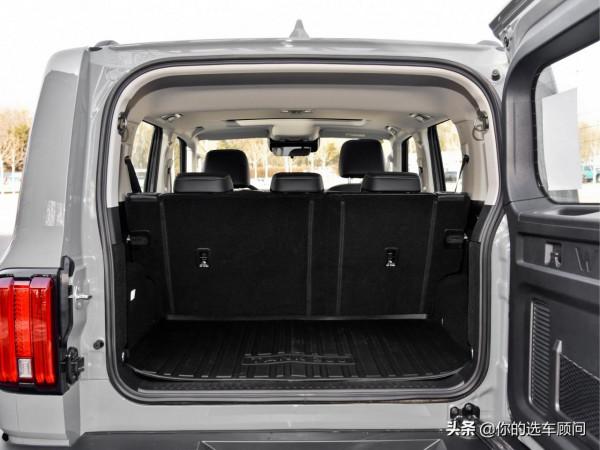 熱銷的四驅大SUV，城市舒服能越野，2.0T自動擋，帶你看坦克300