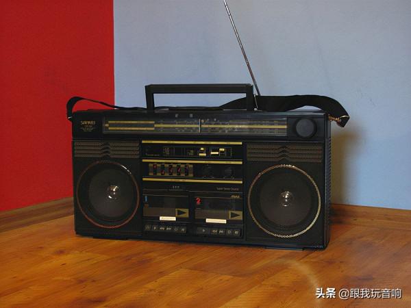 80年代Uher Sankei推出的TCR-S93復古行動式收錄機音響 80年代Uher Sankei推出的TCR-S93復古行動式收錄機音響