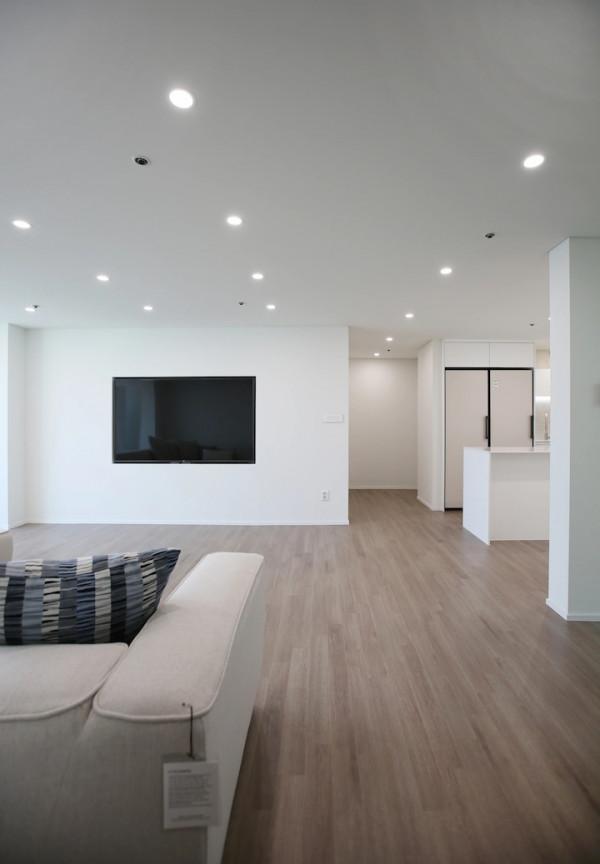 這對夫妻拒絕豪華裝修,使用大面積留白,效果清爽怡人,真高階 這對夫妻拒絕豪華裝修,使用大面積留白,效果清爽怡人,真高階