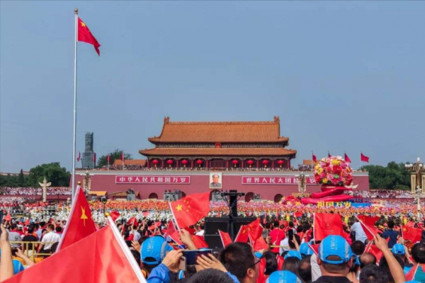 1949年，安徽14歲無名女孩立一等功，偉人親自為她起名，她是誰？