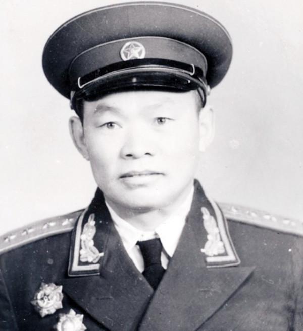1947年白龍駒山戰役,雙方的團長一見面就愣住了:原來是同窗好友 1947年白龍駒山戰役,雙方的團長一見面就愣住了:原來是同窗好友