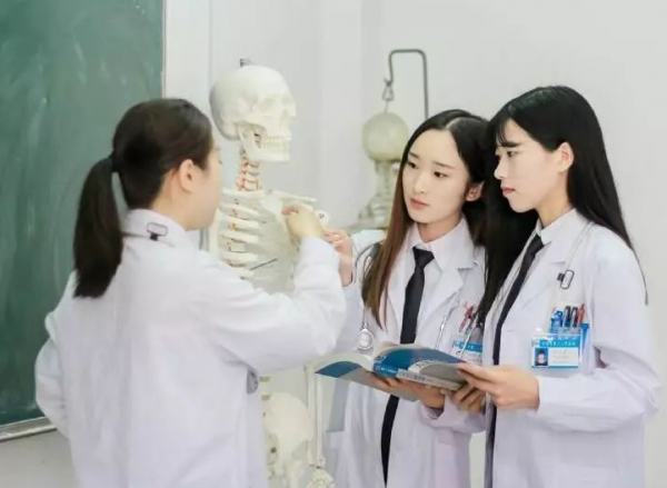 過來人才懂的心酸，&OpenCurlyDoubleQuote;醫生&rdquo;和&OpenCurlyDoubleQuote;教師&rdquo;之間的差距，不僅僅是薪資