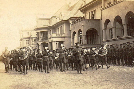 1960年,四川女校長隱藏15年,因一碗肉被捕,村民得知後怒斥:處決她 1960年,四川女校長隱藏15年,因一碗肉被捕,村民得知後怒斥:處決她