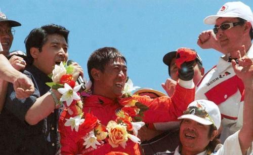 飛越黃河的柯受良地位有多高？張學友出錢治喪，劉德華為其女送嫁