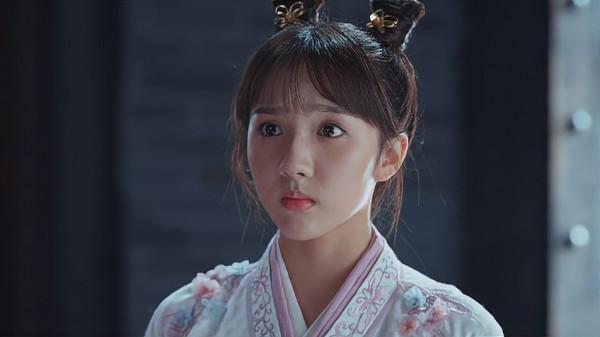 蘿莉臉太騙人！竟是隱形高個，看臉150看腿170，原來錯怪男星矮了