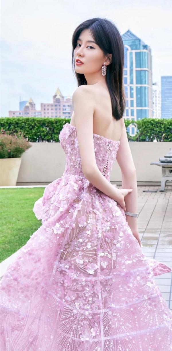 喬欣，膚白貌美的她，妥妥的氣質女神